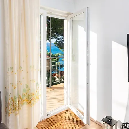 Urban Edge - Beach Apartments Omis Exterior photo