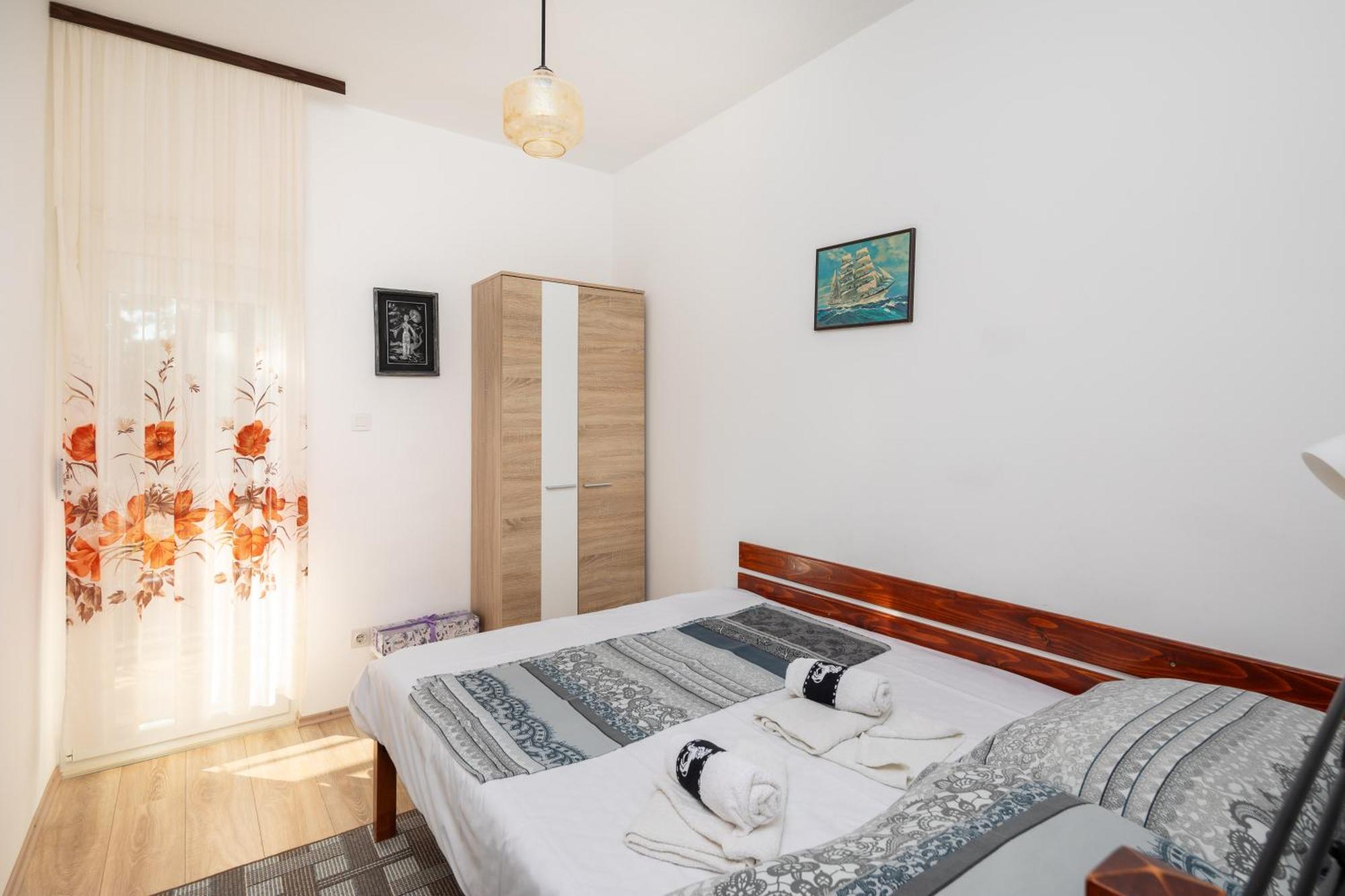 Urban Edge - * Omis