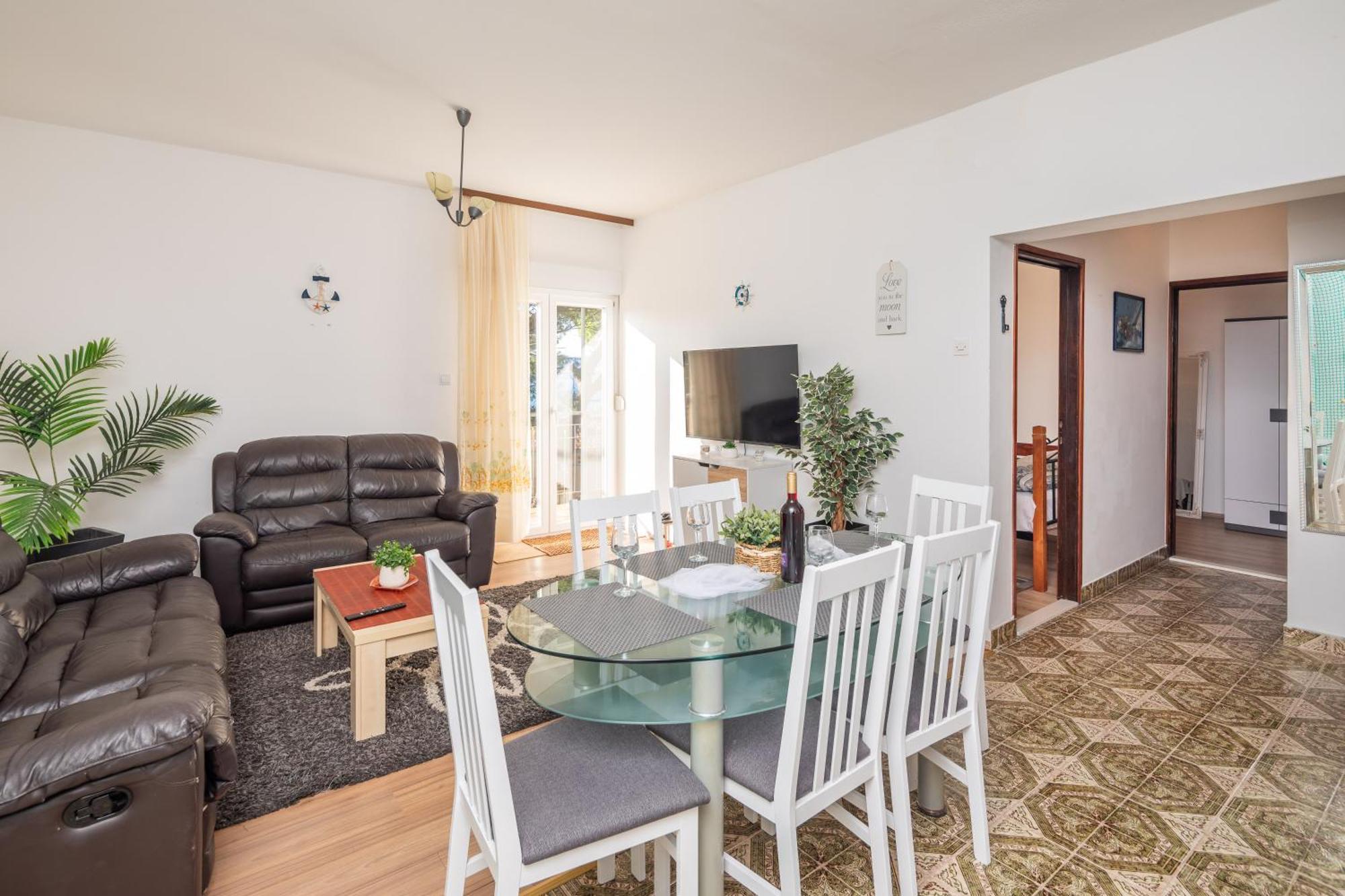 Urban Edge - Omis