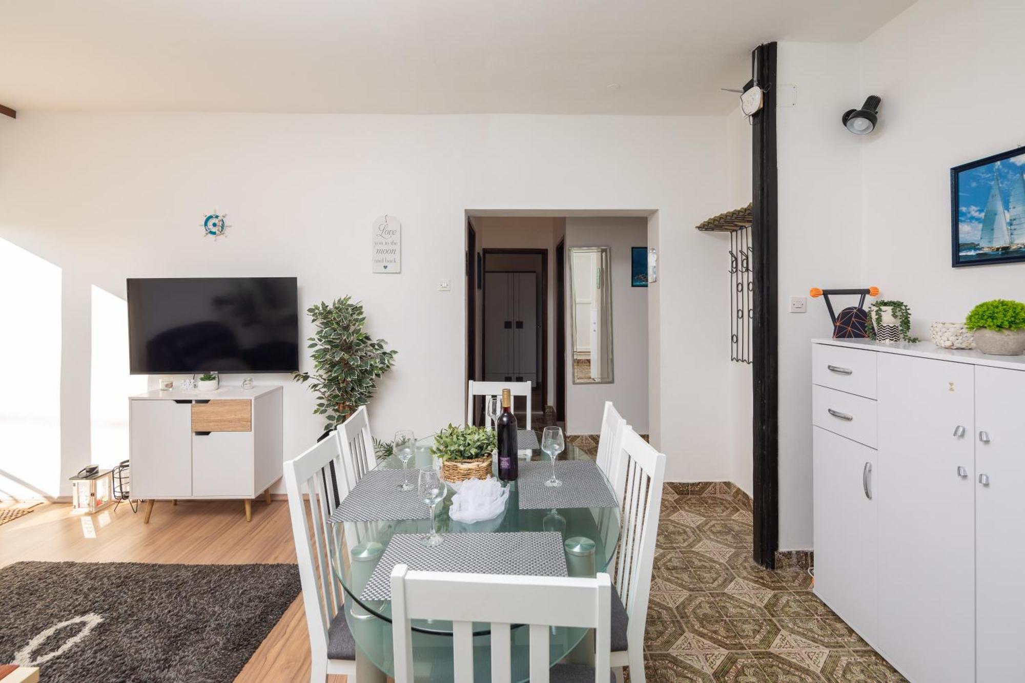 Urban Edge - * Omis